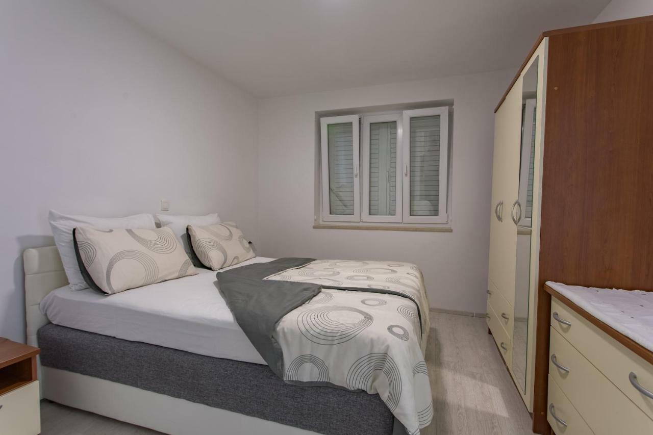 Apartmani Marija Jakir Brela Ngoại thất bức ảnh