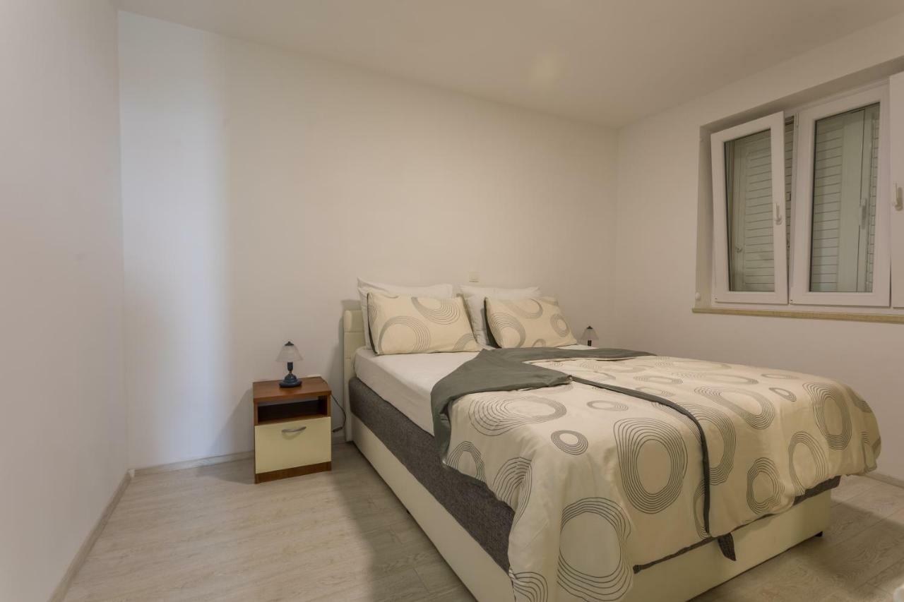 Apartmani Marija Jakir Brela Ngoại thất bức ảnh