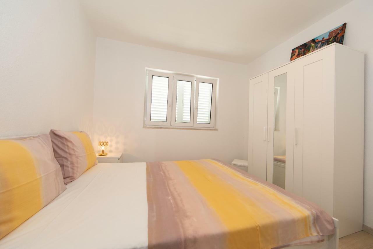 Apartmani Marija Jakir Brela Ngoại thất bức ảnh